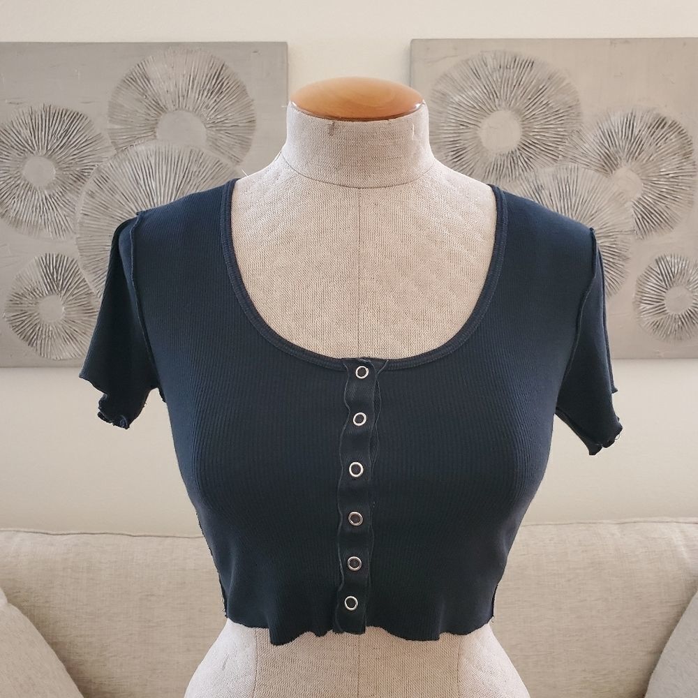 Jack Steven Cropped Button Front Ribbed Baby Tee size Medium - Picture 3 of 9